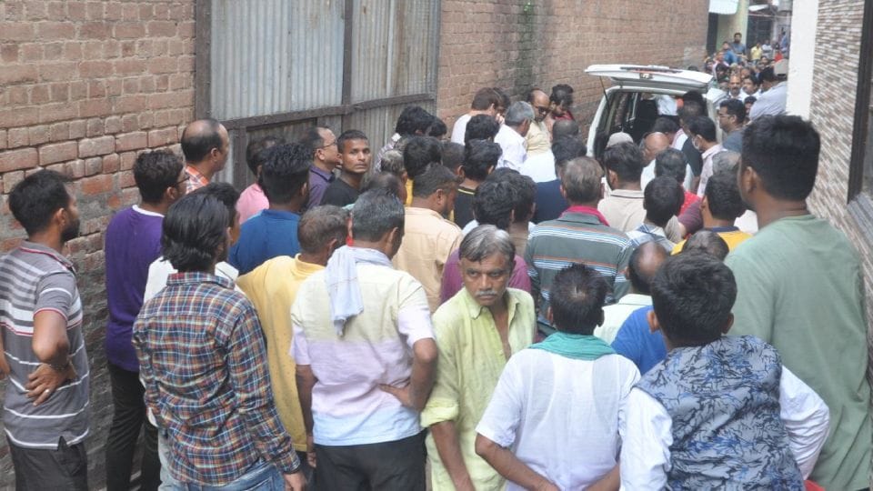 Agra businessman murder bjp leader chops off the head of his friend with knife