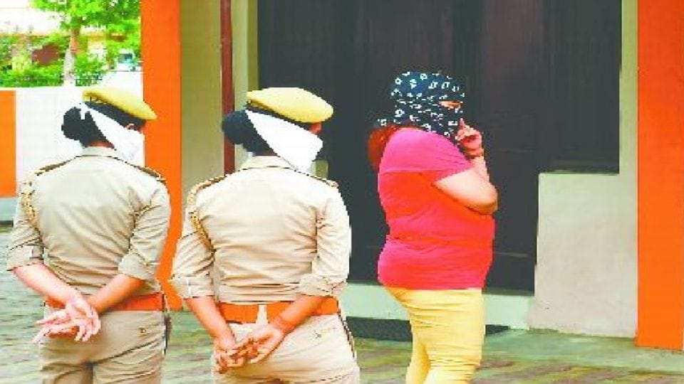 sex racket network can be revealed with the iPhone of gang leader woman in agra
