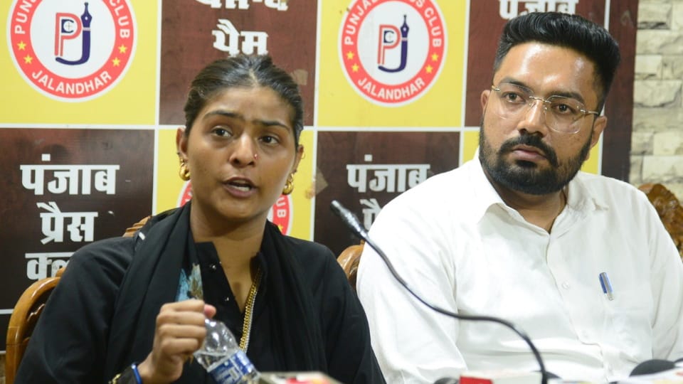 Singer Jyoti Nooran filed divorce case in Jalandhar