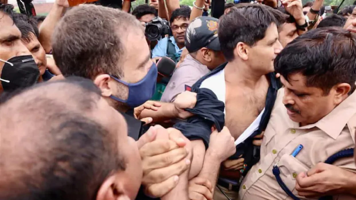 BJP leader Amit Malviya said that Rahul tore the shirt of his colleague Deependra Hooda for a good photo