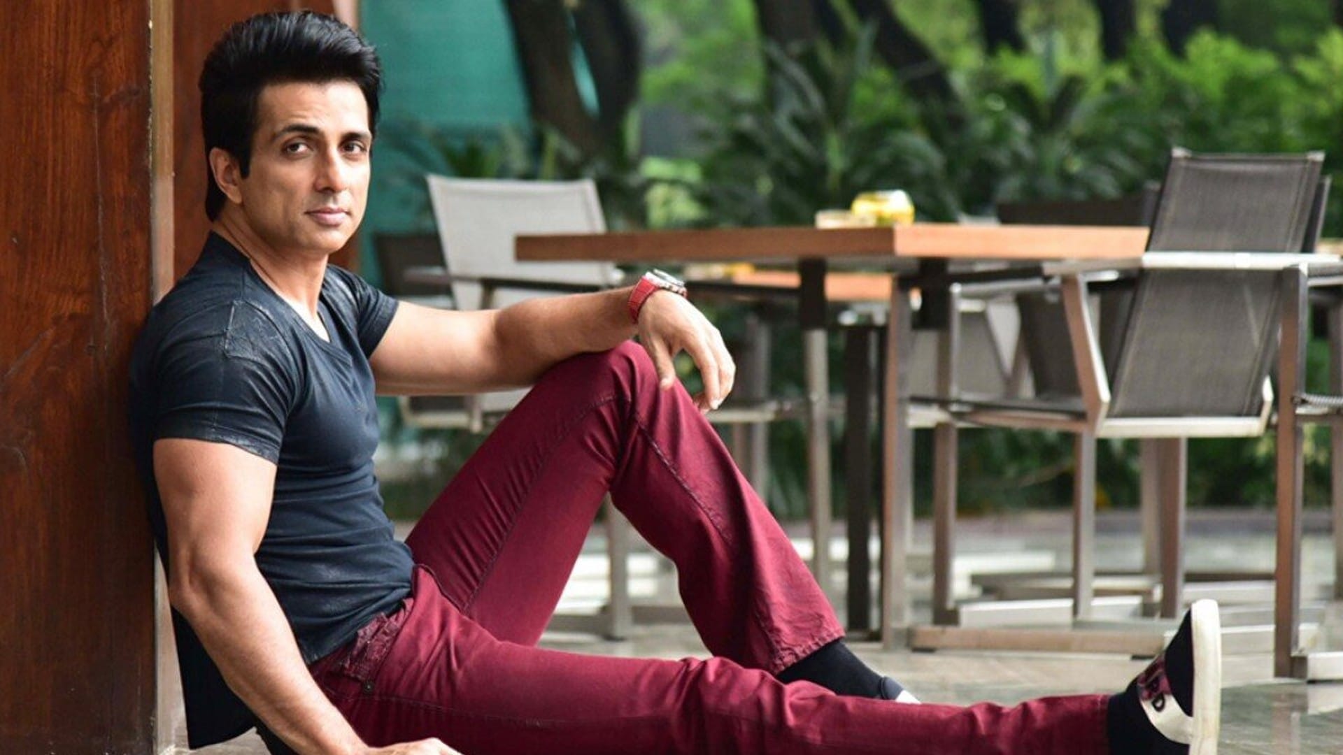 sonu sood travel in mumbai local train actor compare station water to mineral water troll
