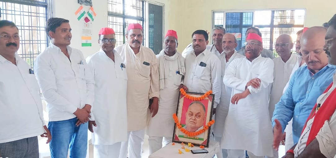 Resolve to follow the principles of Chhote Lohia