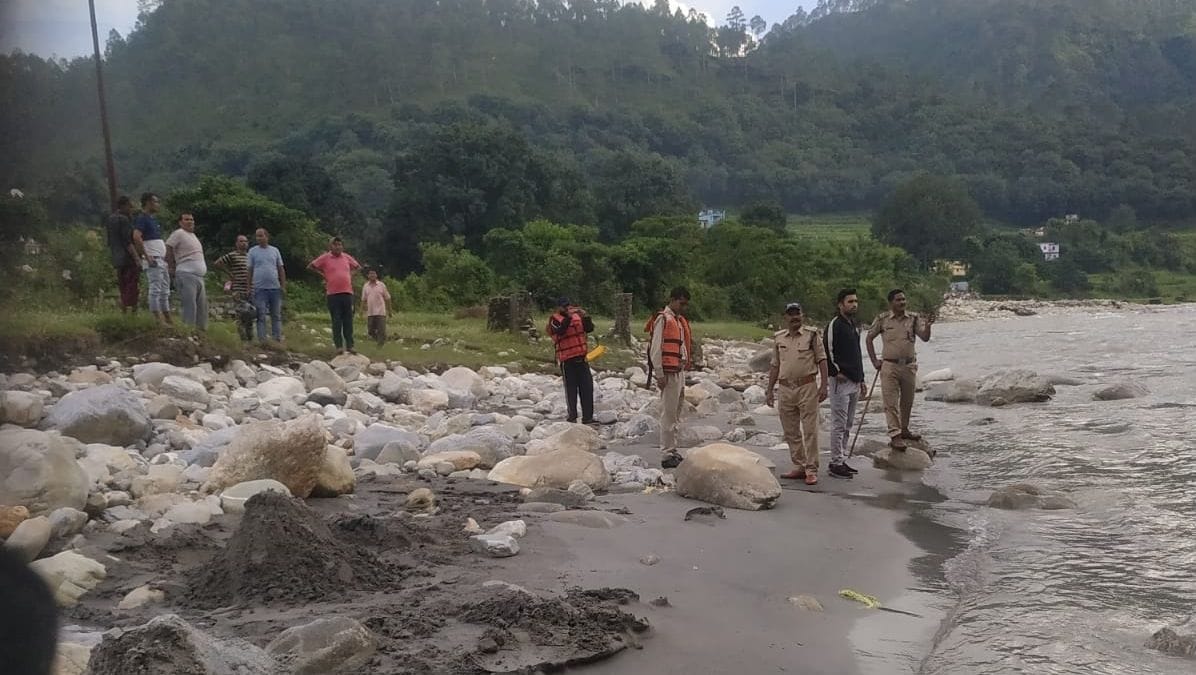 young man jumped in river while drunk, SDRF team started searching