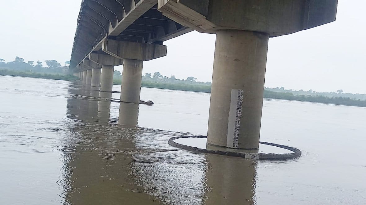 2.09 lakh cusecs of water released in Yamuna, cutting continues on the banks