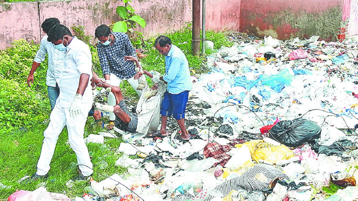 Elderly patient found in pile of garbage in Siddharthnagar district hospital