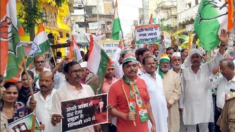 Congressmen took to the streets to protest against inflation, unemployment and misuse of ED