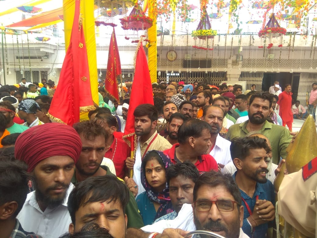 Crowd of devotees gathered in the last Nayana Devi temple of Shravan Ashtami fair