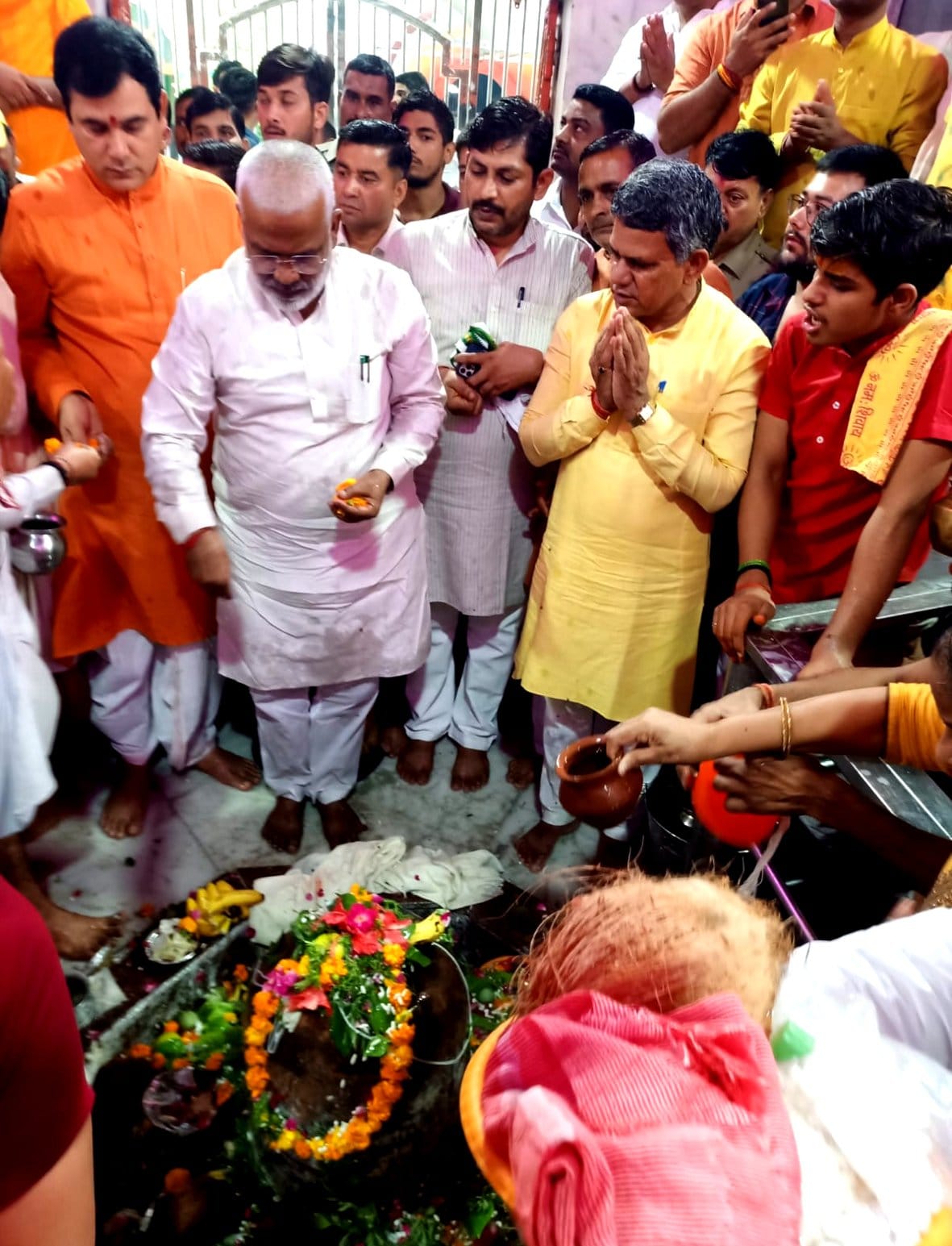Minister Swatantra Dev furious over drinking water problem and dirt