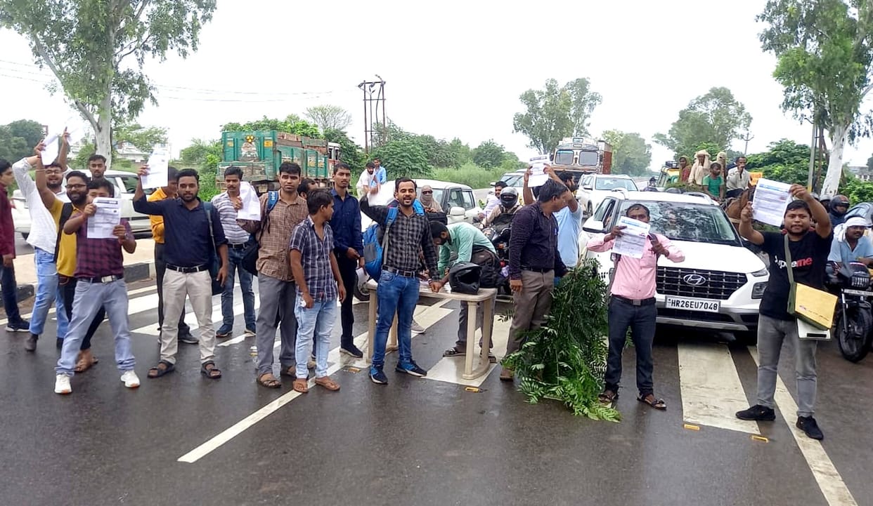 Uproar of students on National Highway