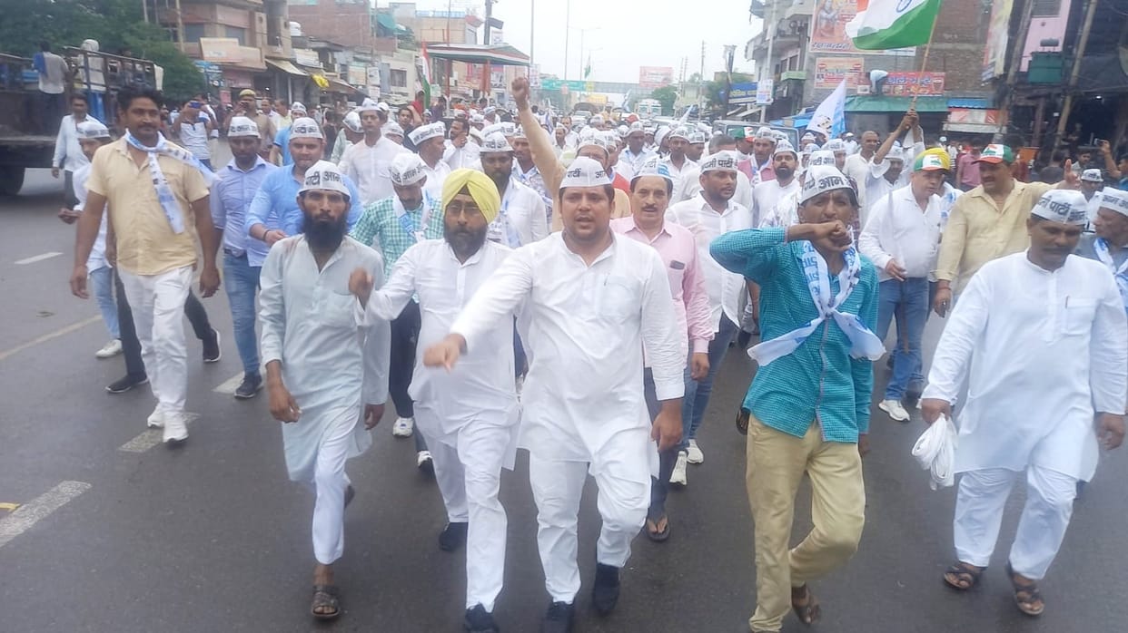 Padyatra taken out in protest against Agneepath and inflation