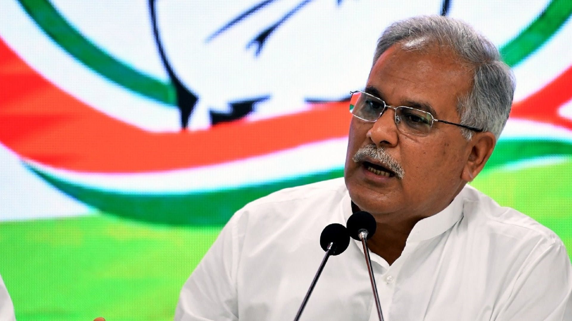 Is the new president of congress is outside from the Gandhi family, who is the claimant?