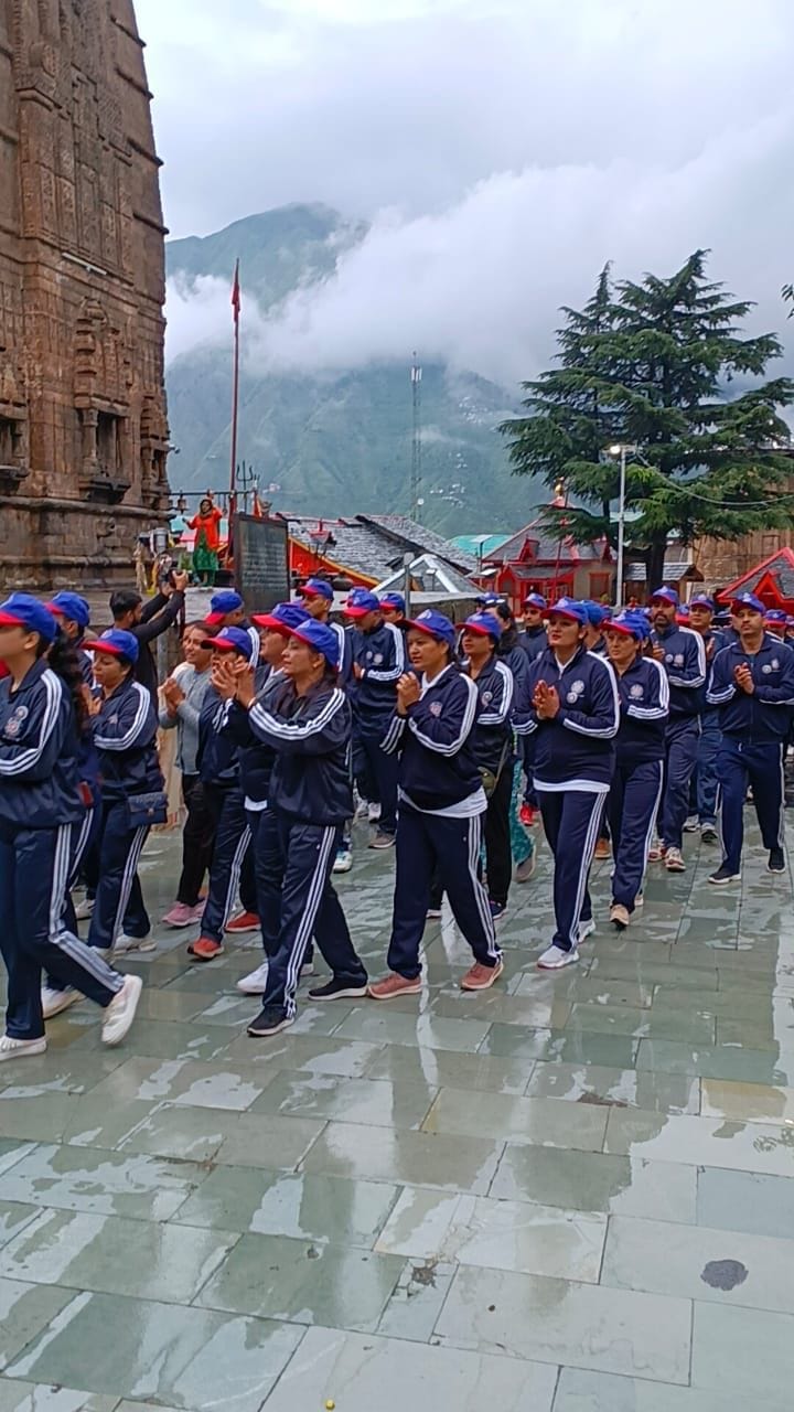 Eighty-four campus resonated with hymns during Prabhat Pheri
