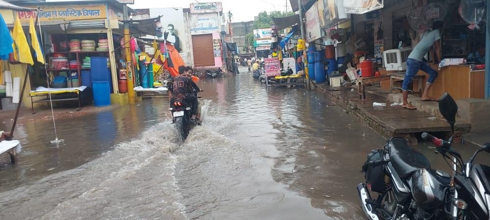 24 mm of rain in 78 minutes, roads inundated