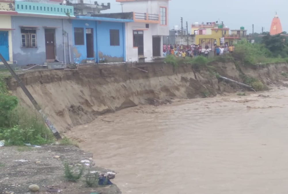 Uttarakhand rainfall weather: Five Families left house after soil erosion During River Overflow in haridwar