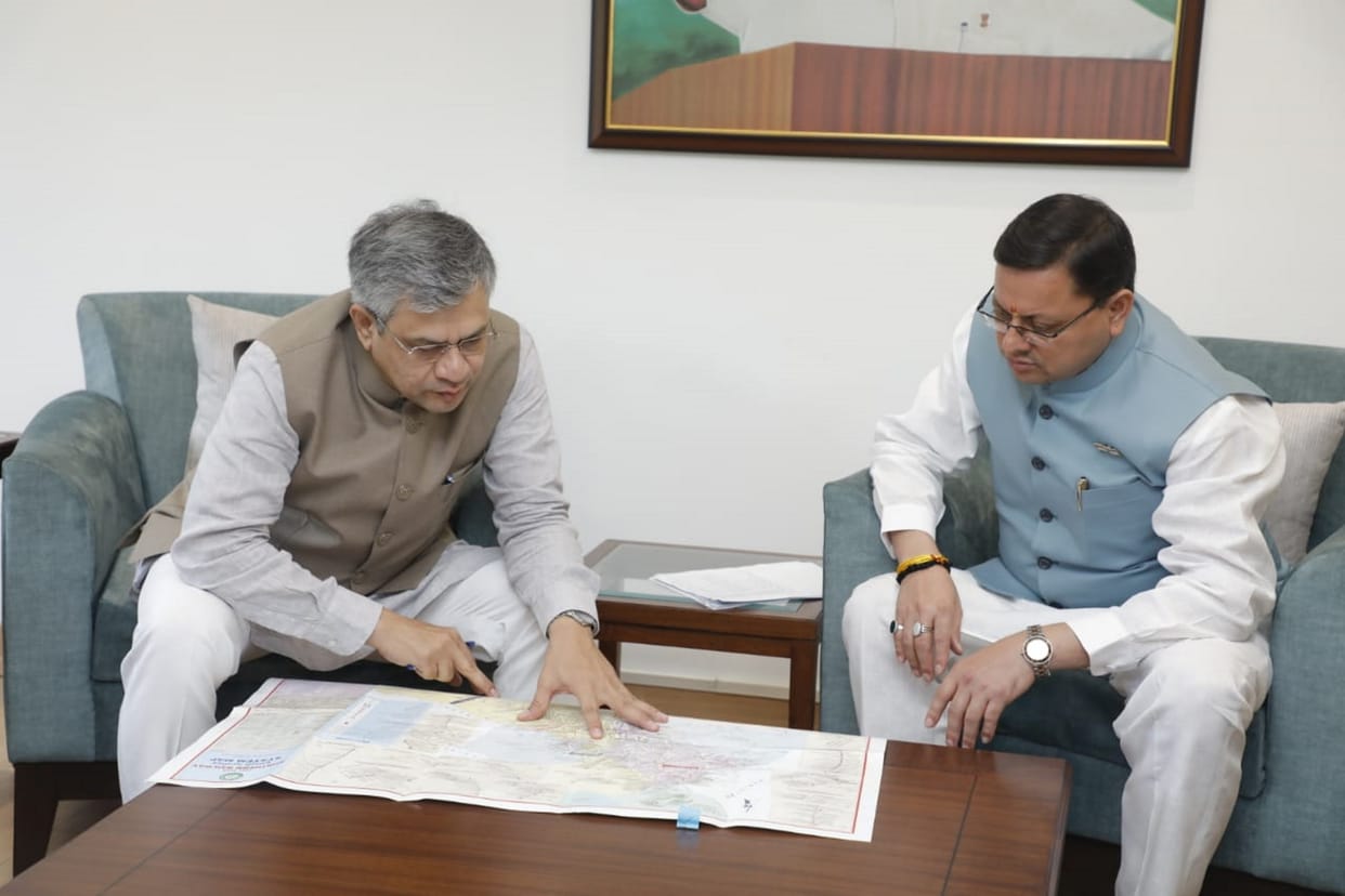 CM Dhami meets Railway Minister Ashwani Vaishnav 1202 mobile towers approval