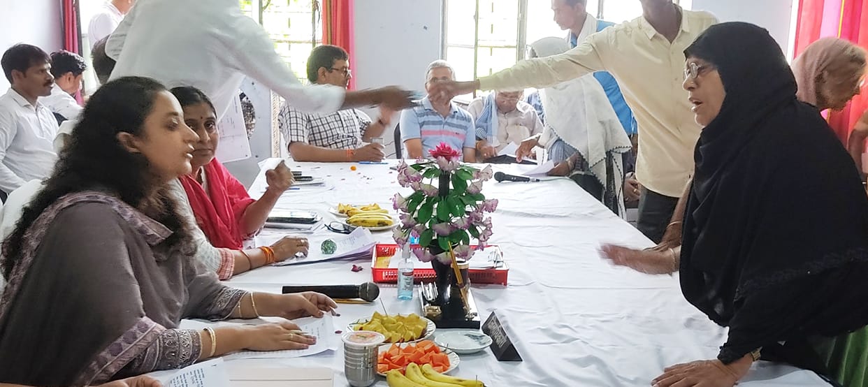 Fatehpur, 195 complainants got a dose of assurance in the complete resolution day