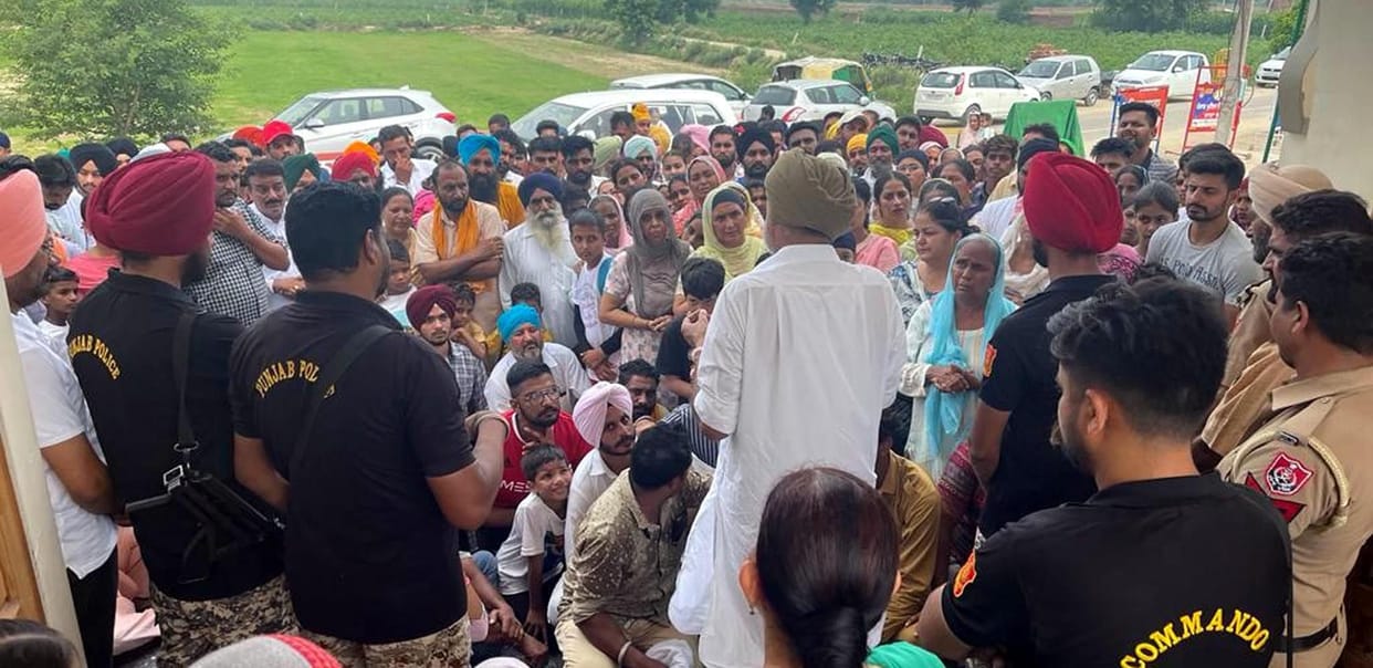 Father of Sidhu Moosewala raised Questions over security of Lawrence Bishnoi