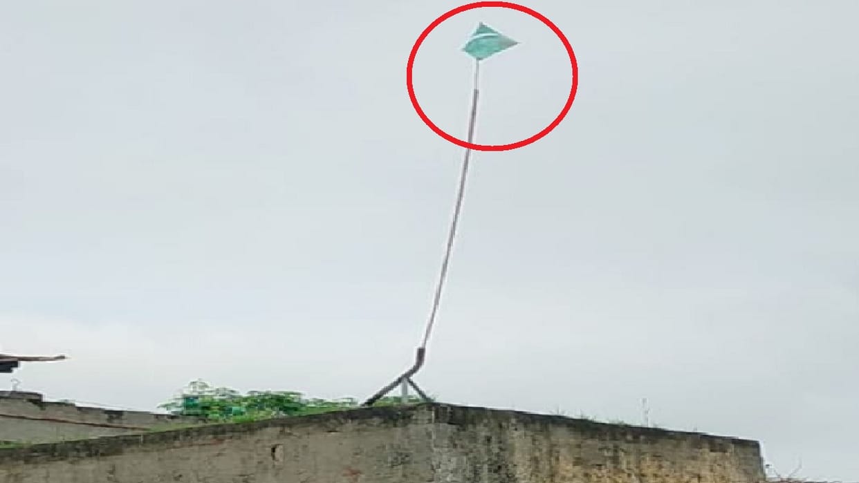 Accused of hoisting Pakistan flag in Bulandshahar police probe on