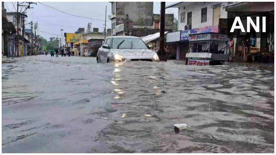 Heavy Rain In Dholpur Roads And Streets Submerged In Water