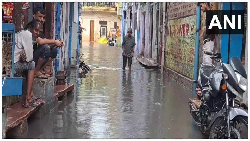 Heavy Rain In Dholpur Roads And Streets Submerged In Water