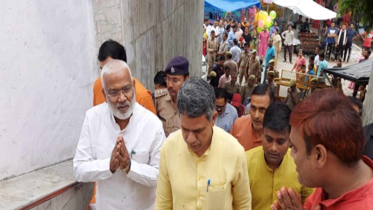 Minister Swatantra Dev performed Jalabhishek after reaching Pura Mahadev Temple in Baghpat