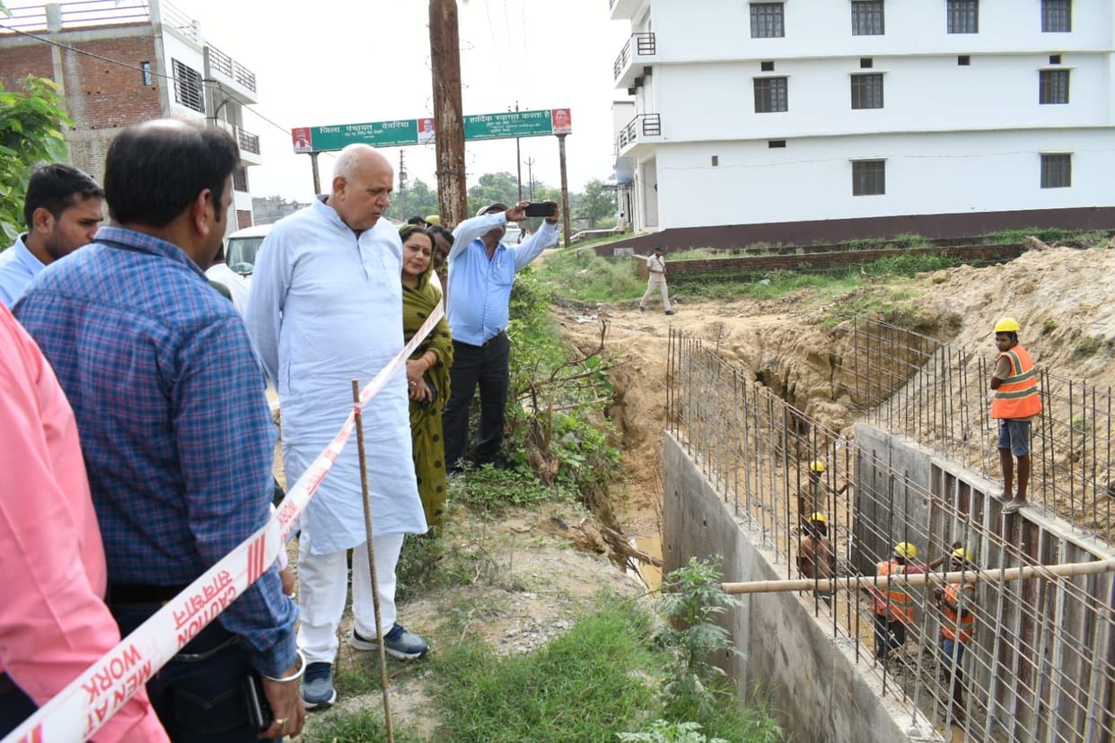do the patch work on urbam roads : shahi
