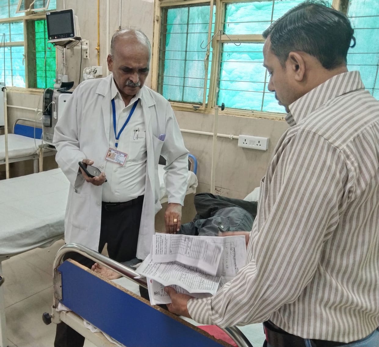 Farrukhabad: CMS saw patient for not getting doctor in emergency