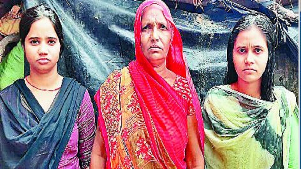 20 families of Bhagnagar have not got compensation even after 32 years Mainpuri News