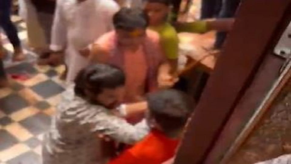Clashed among Sevayats of Banke Bihari temple fiercely fought mathura news