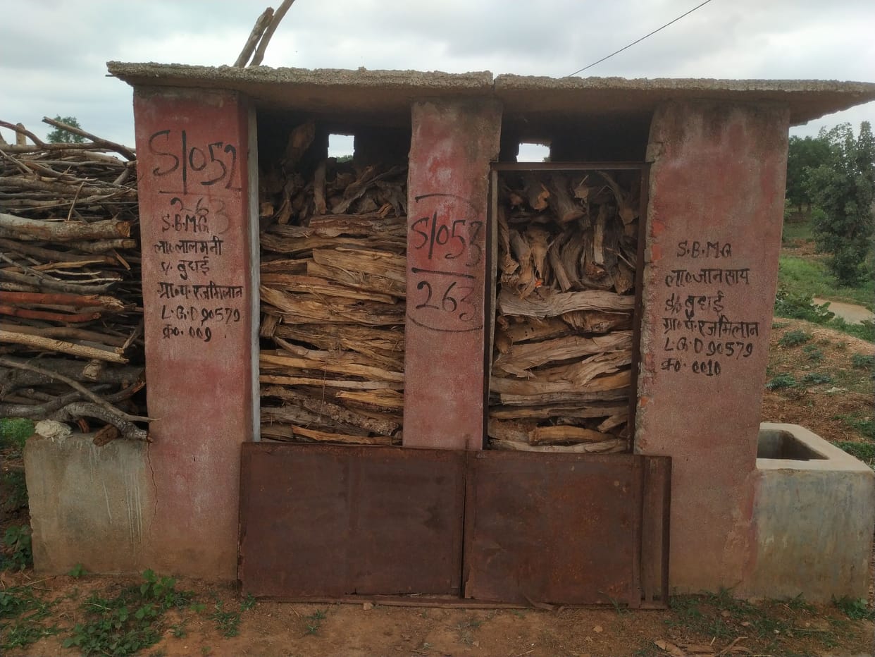 Thieves took away doors, wood and straw being kept in toilet