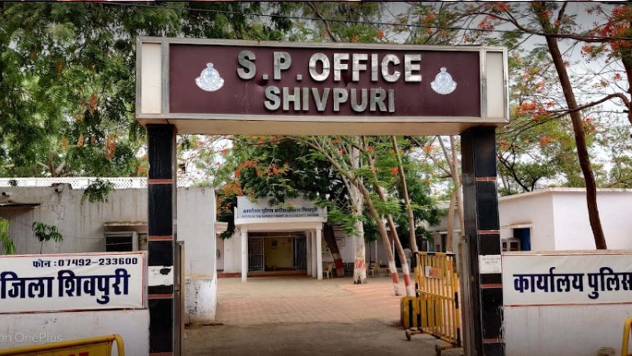 In Shivpuri, the husband who was in love with his maternal uncle beat up his wife