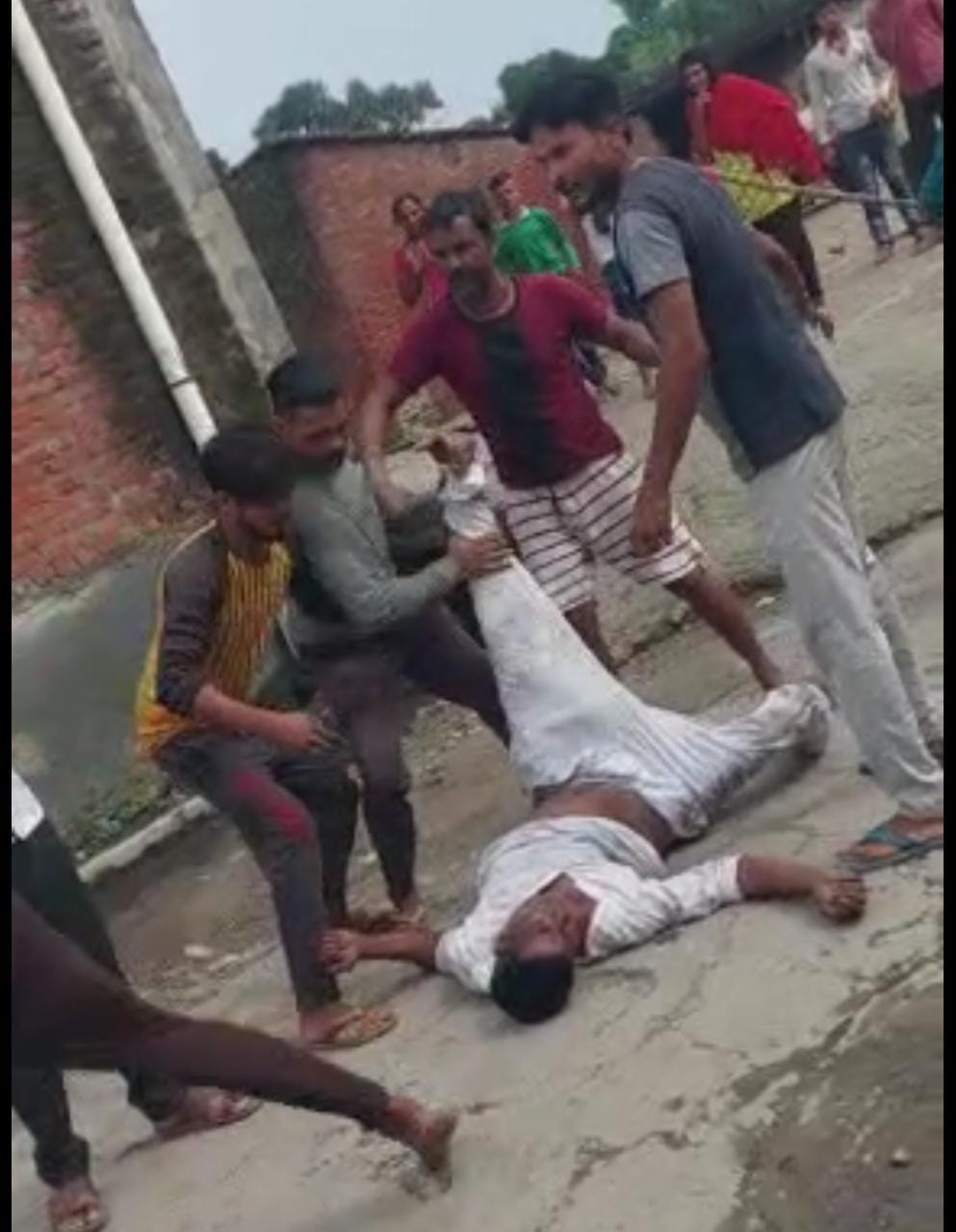 Rain sticks on middle road villager, video viral on social media
