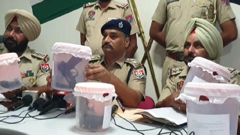 Police caught five people with weapons in Faridkot of Punjab