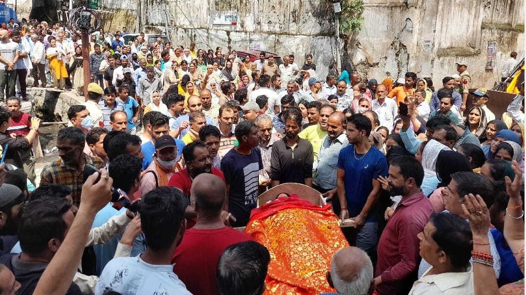 Rajouri Mother died few hours after giving birth to child in GMC Rajouri relatives protest blocked highway