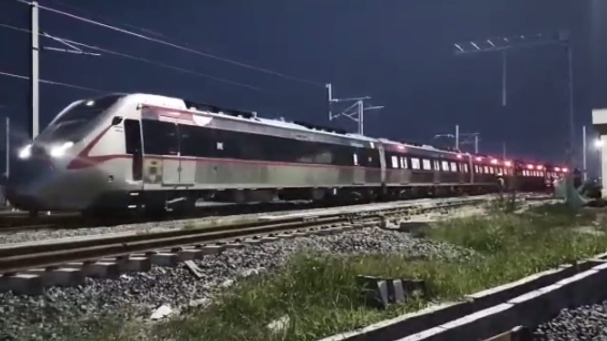 first rapid rail of the country ran on the track, static trial at Duhai depot, video released