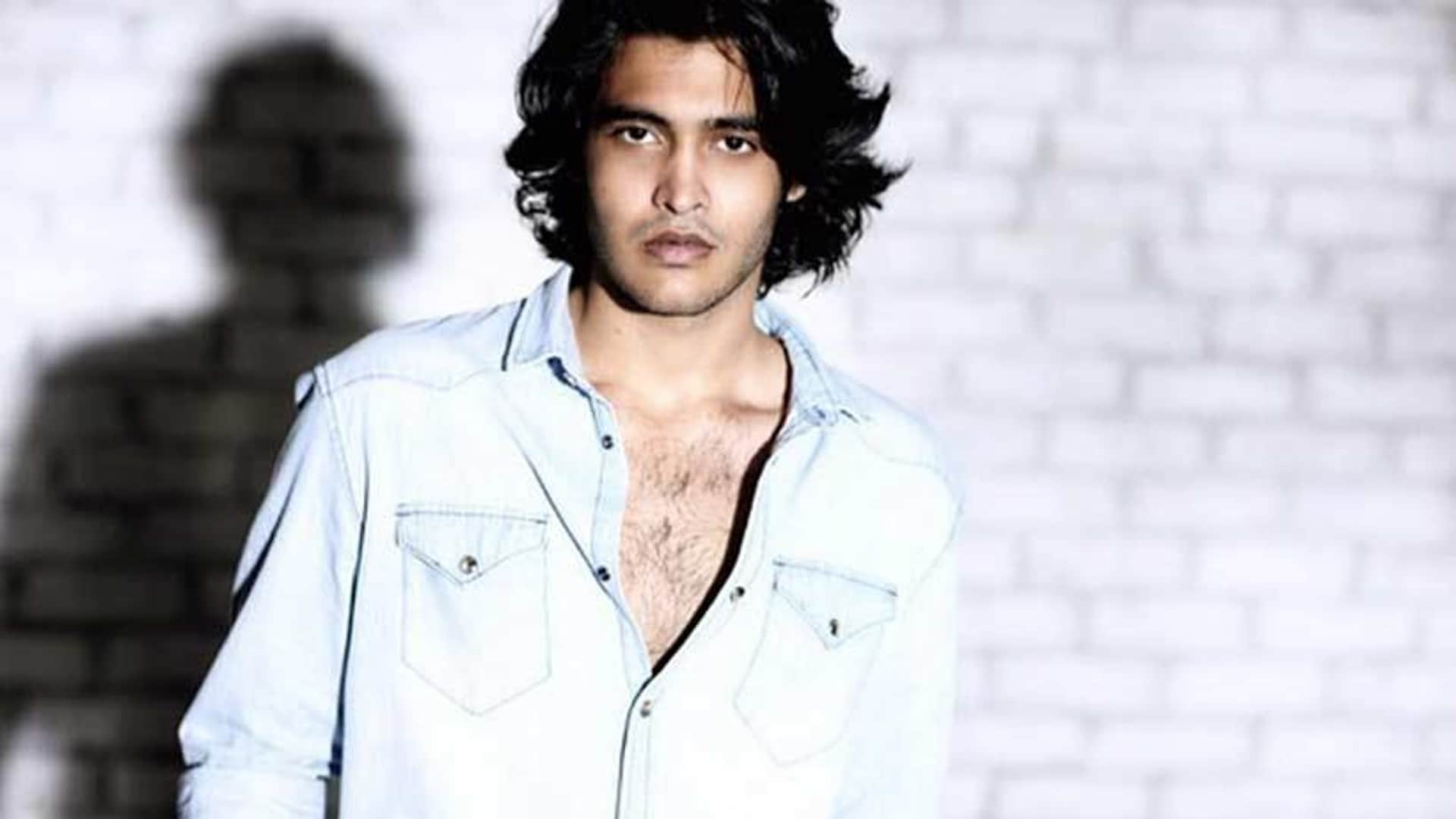 Vinod Khanna son Sakshi Khanna beats many big Bollywood stars in looks, see Photos here
