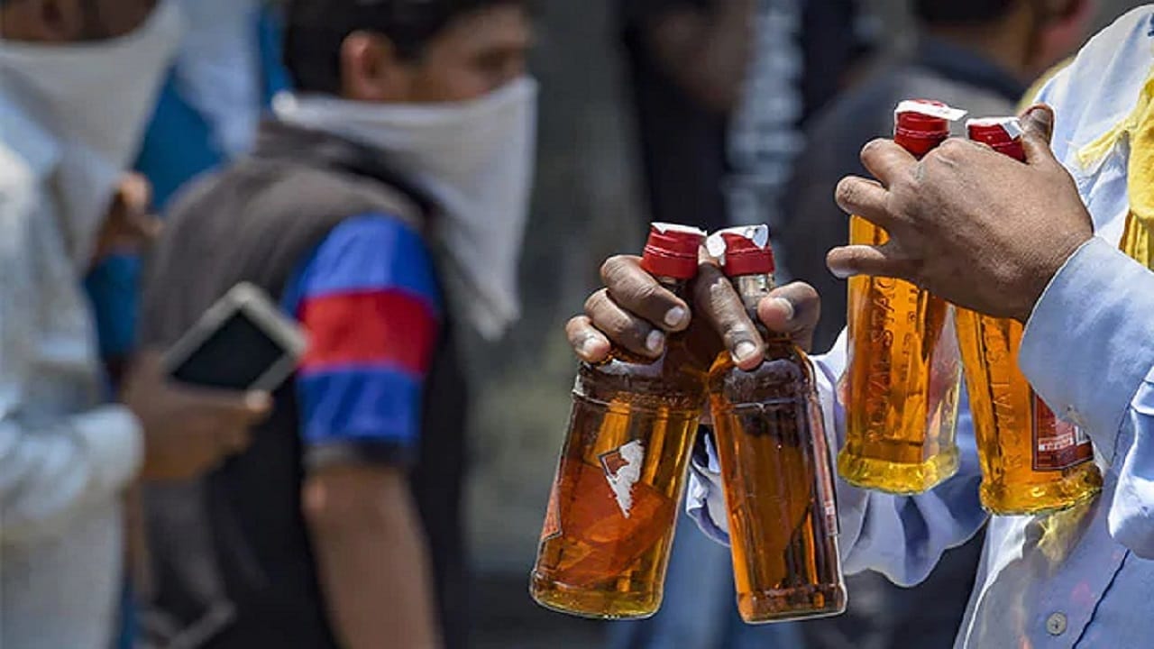 Raj Niwas sources claimed Deputy Chief Minister took unilateral decisions on issue of liquor policy in Delhi
