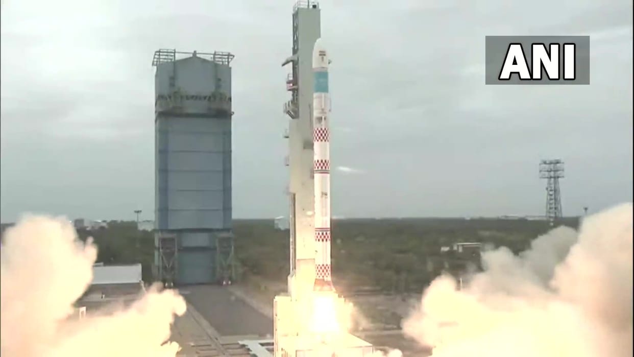ISRO Maiden SSLV-D1 EOS 02 Mission to Launch Today to Make History Latest News in Hindi