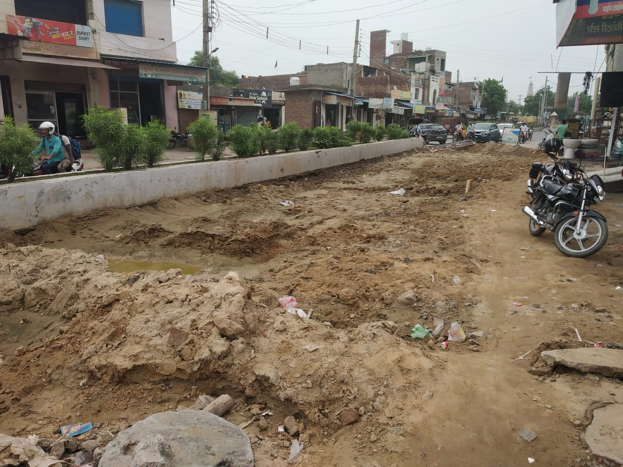 Cleaning of large sewerage lines affected for 30 years due to lack of robotic machines