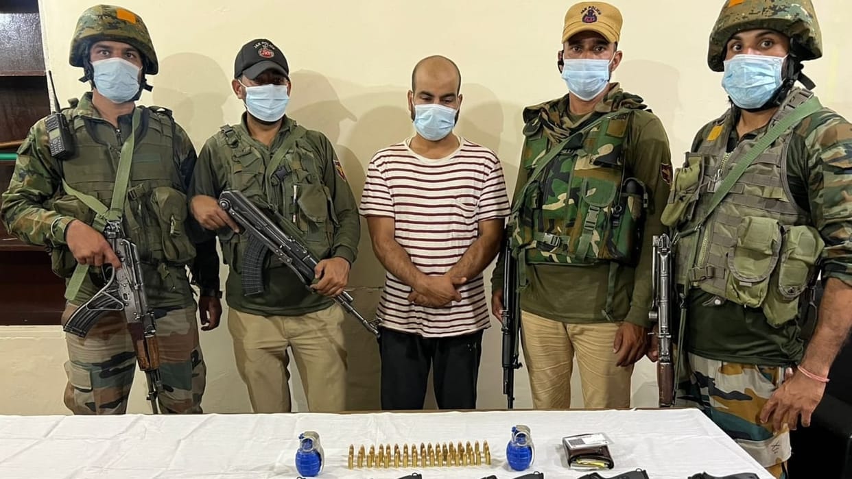 Hybrid terrorist arrested in Srinagar with five pistols
