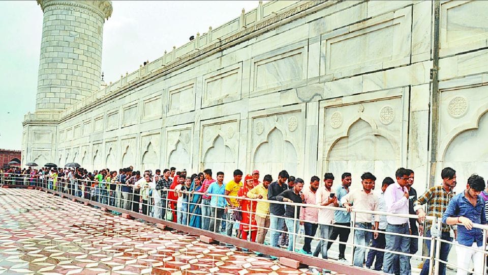Tourists entry closed for three days on the main tomb of the Taj Mahal