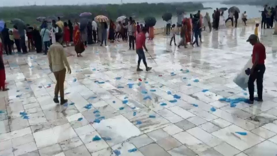 crowd control arrangements failed at Taj Mahal due to huge tourists visited