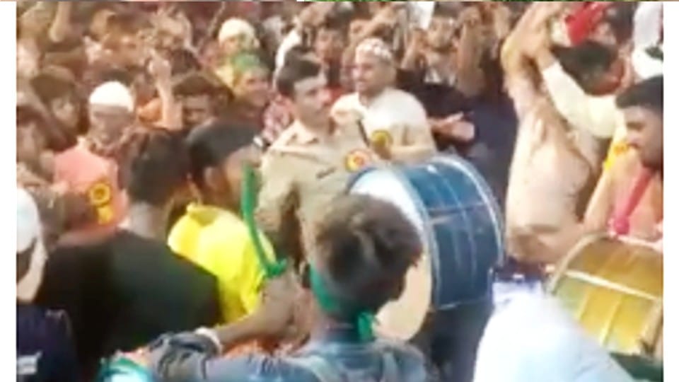 Madhya Pradesh: Dhol blast by station in-charge, left duty in Morharam procession and played drums