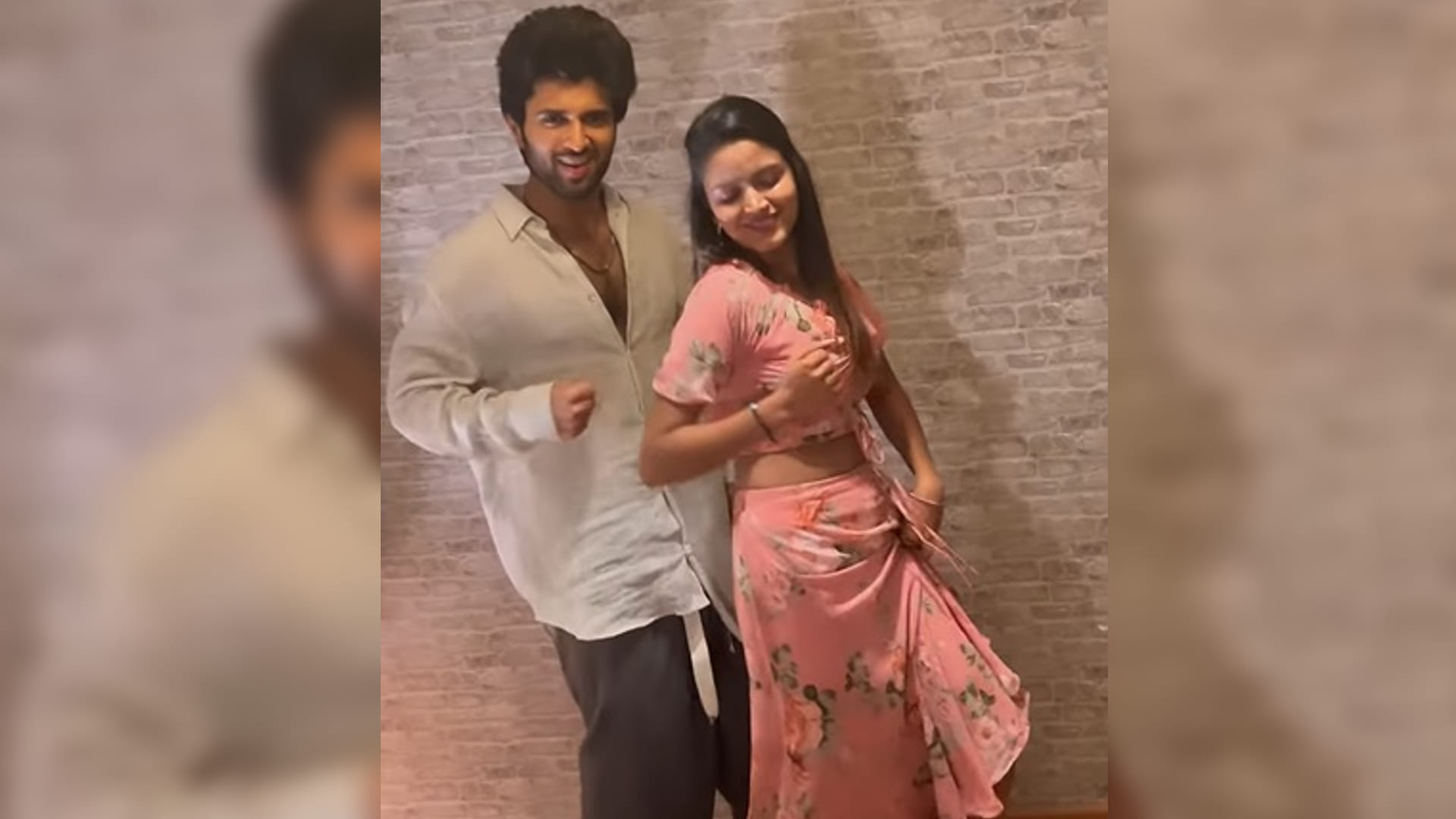 Bhojpuri Actress Shilpi Raghwani dance with liger star Vijay deverakonda on aafat song