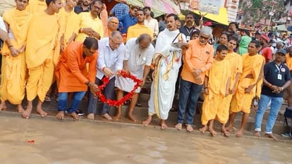 pavitra kashi abhiyan Demand to stop sale of meat and liquor in Panchkroshi area varanasi