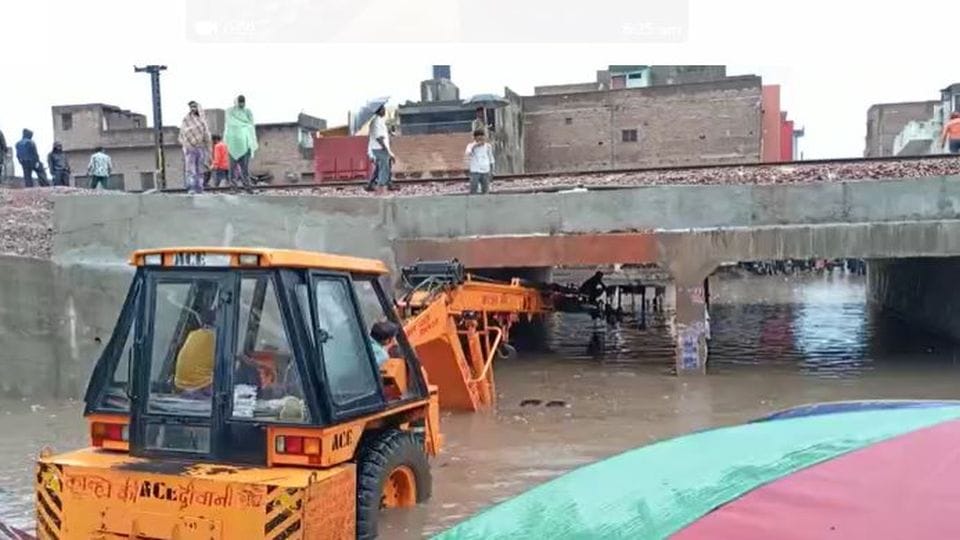 Tractor submerged in underpass due to water logging in Firozabad