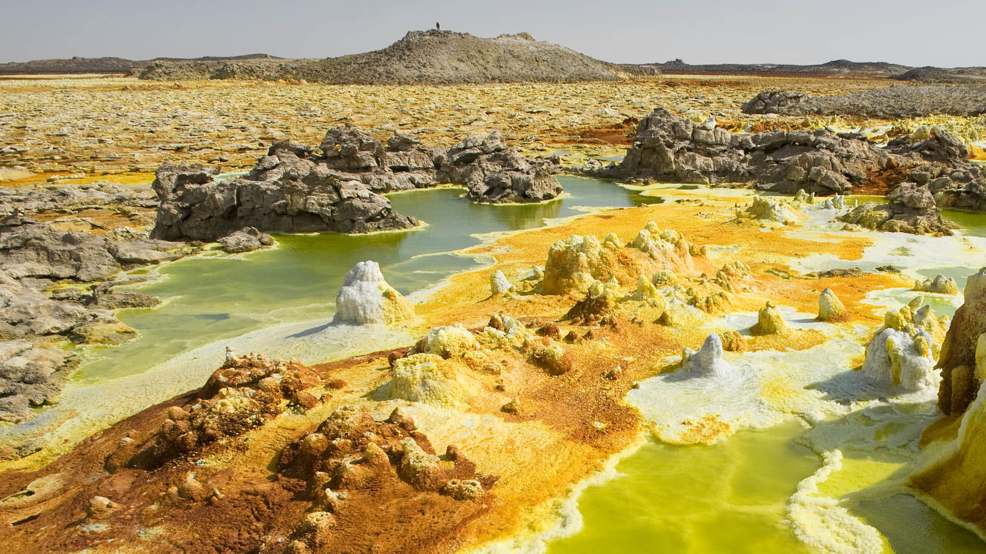 Know World’s Mysterious Places in Hindi From Snake Island Brazil to Death Valley America