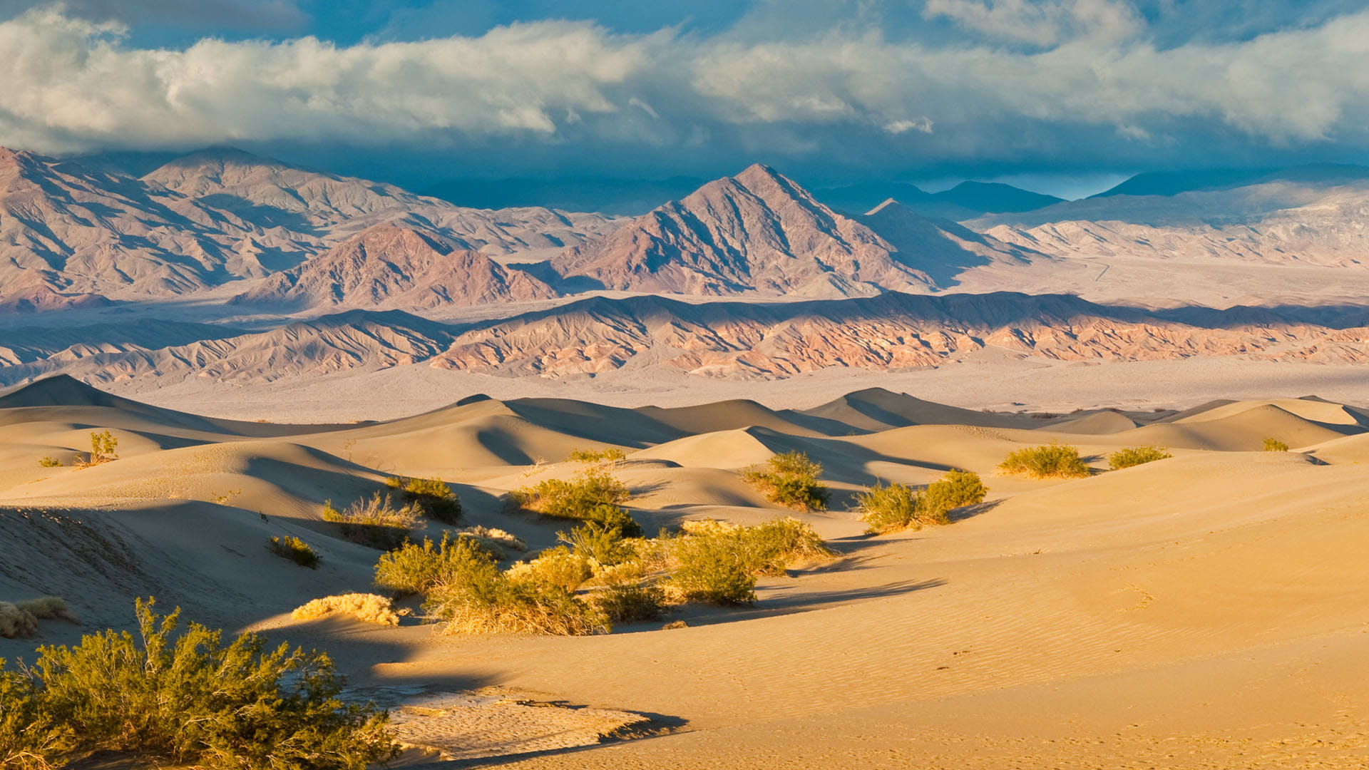Know World’s Mysterious Places in Hindi From Snake Island Brazil to Death Valley America