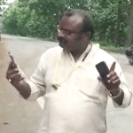 मंडला में विधायक डॉ. मर्शकोले उड़नदस्ता प्रभारी को फटकारते हुए।