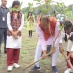 सीएम शिवराज ने भोपाल की बेटियों के साथ लगाया पौधा